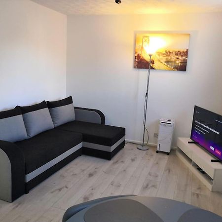 Delight Apartment, Close To Excel, London City Airport & O2! Экстерьер фото