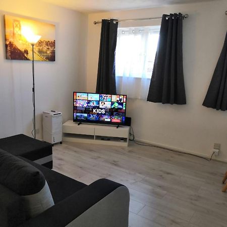 Delight Apartment, Close To Excel, London City Airport & O2! Экстерьер фото